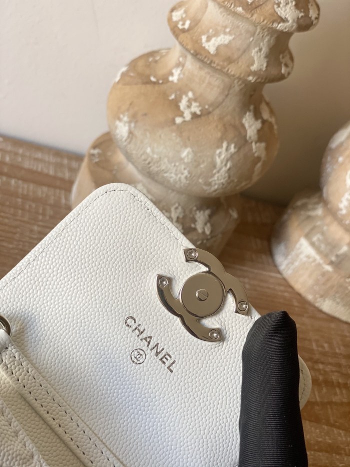  Handbag  Chanel  81198  size  8.5×9.7×6 cm