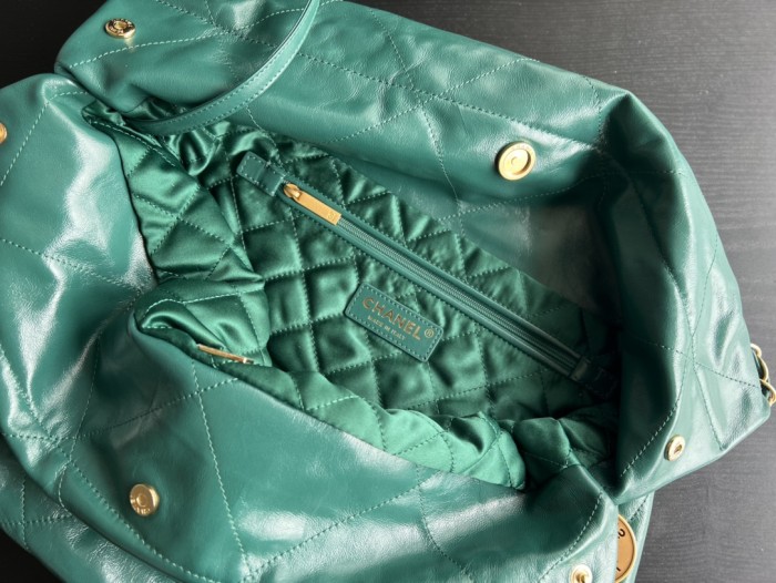 Handbag Chanel  size  39cmx42cmx8 cm