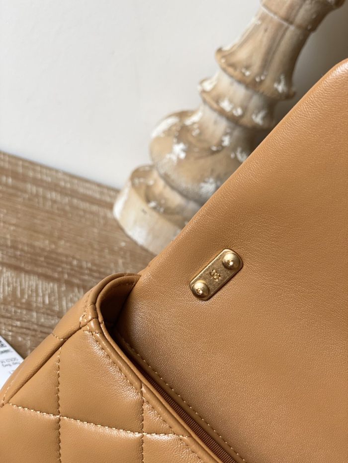  Handbag Chanel 3213  size  13*17*6  cm