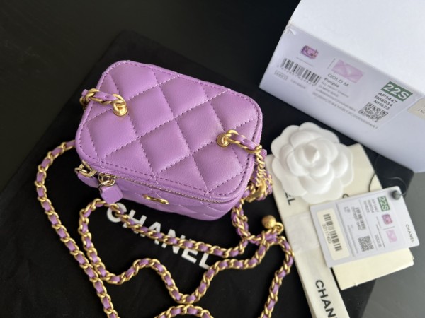  Handbag   Chanel AP1447  size  8.5cmx11cmx7 cm