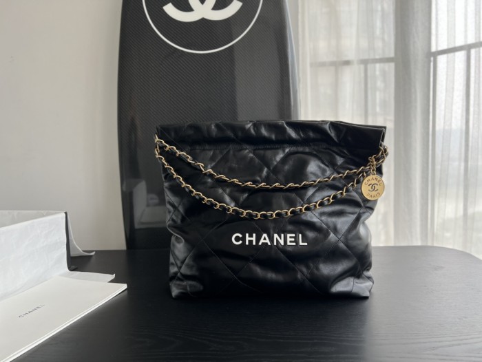  Handbag   Chanel  size  39cmx42cmx8 cm