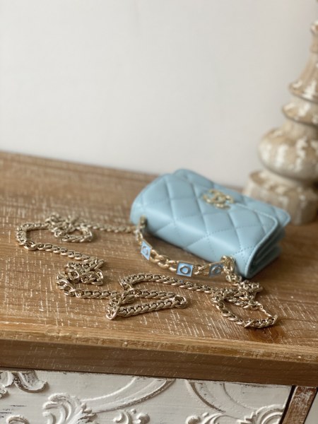  Handbag   Chanel  81197  size  9.5×13×6 cm