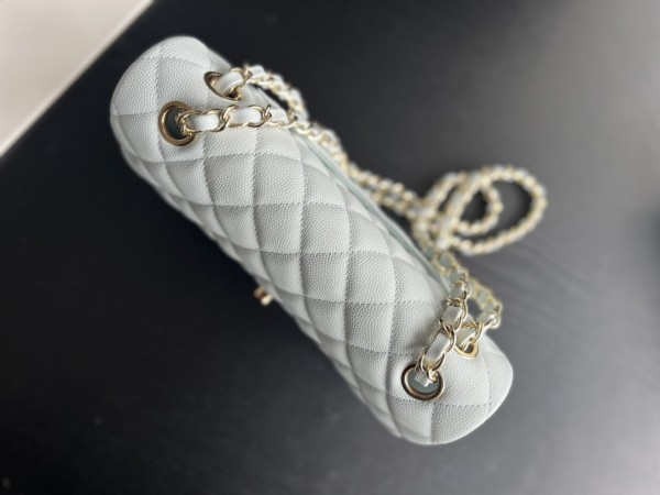  Handbag Chanel  size  23 cm