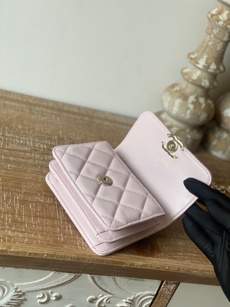  Handbag   Chanel  81197  size  9.5×13×6 cm