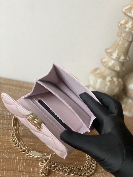  Handbag   Chanel  81197  size  9.5×13×6 cm