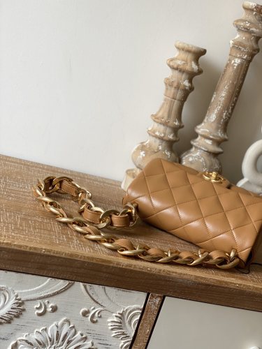  Handbag  Chanel 3214  size  17*21*6  cm