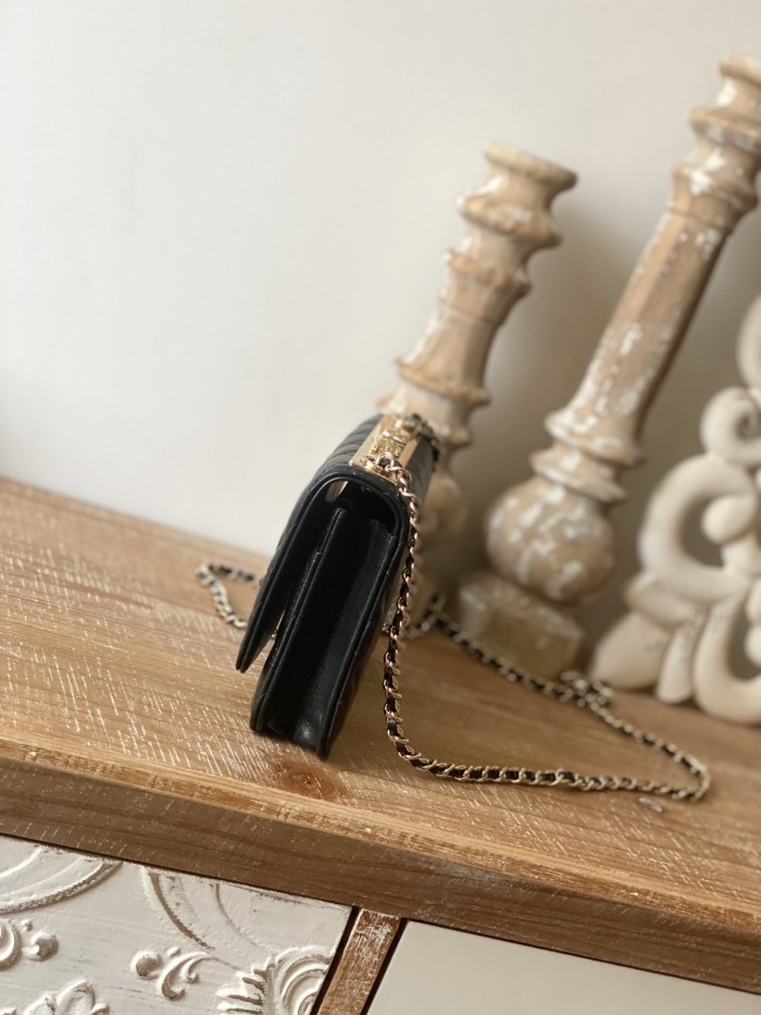  Handbag   Chanel  88632  size  19 cm