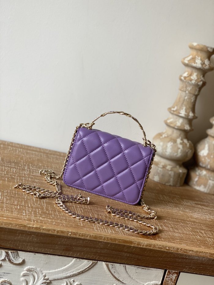  Handbag  Chanel 81197  size  9.5×13×6 cm