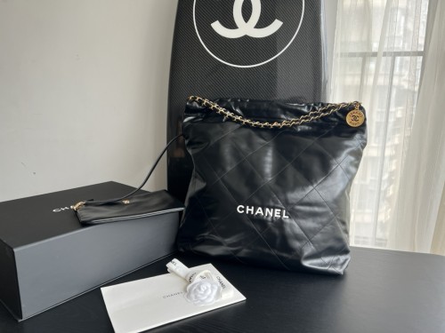  Handbag   Chanel  size  48cmx45cmx10 cm