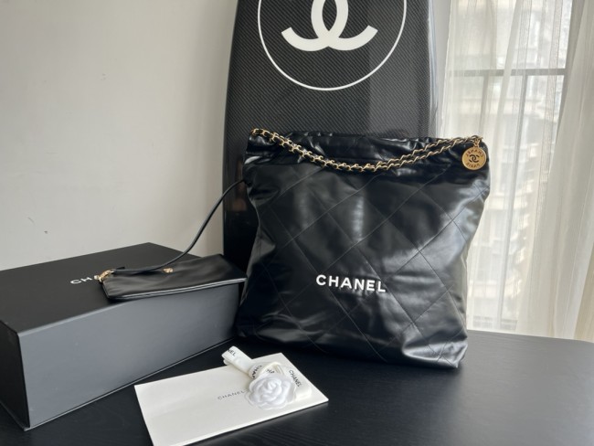  Handbag   Chanel  size  48cmx45cmx10 cm