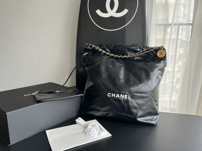  Handbag   Chanel  size  48cmx45cmx10 cm