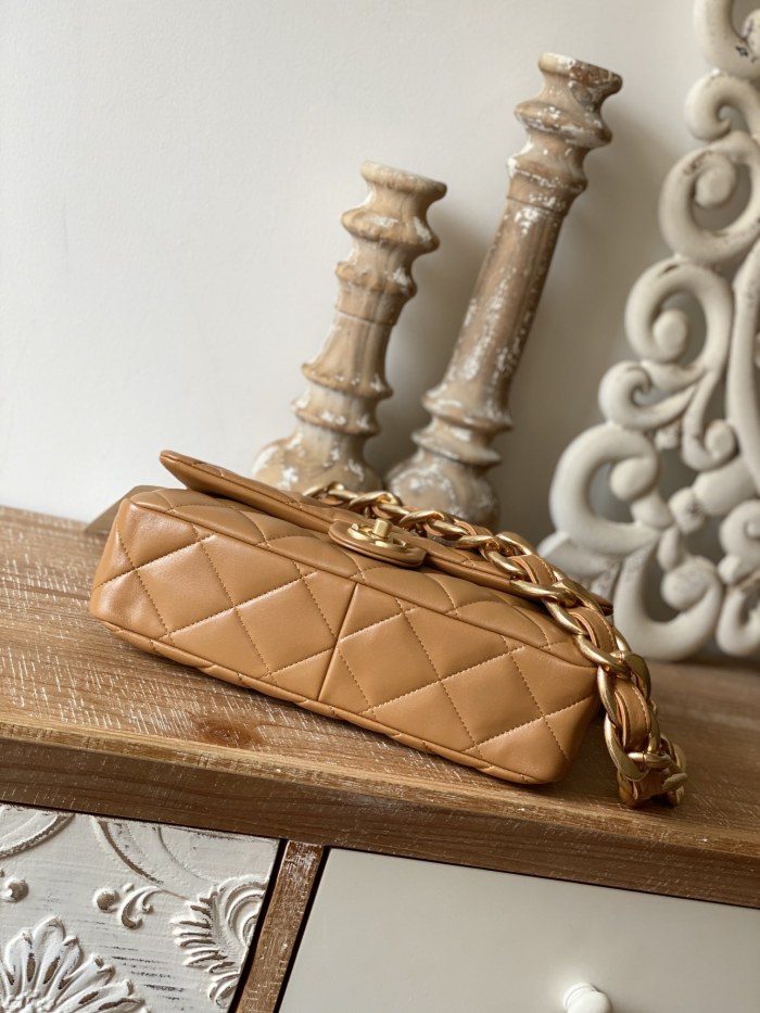  Handbag  Chanel 3215  size  18*27*8  cm