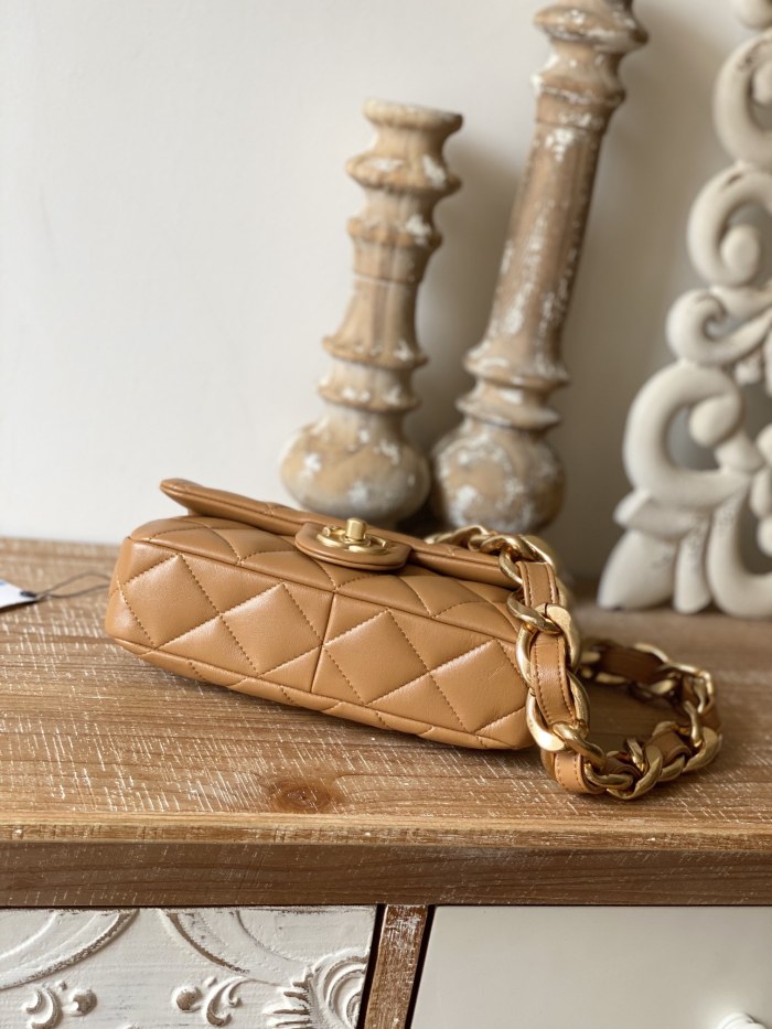  Handbag  Chanel 3214  size  17*21*6  cm