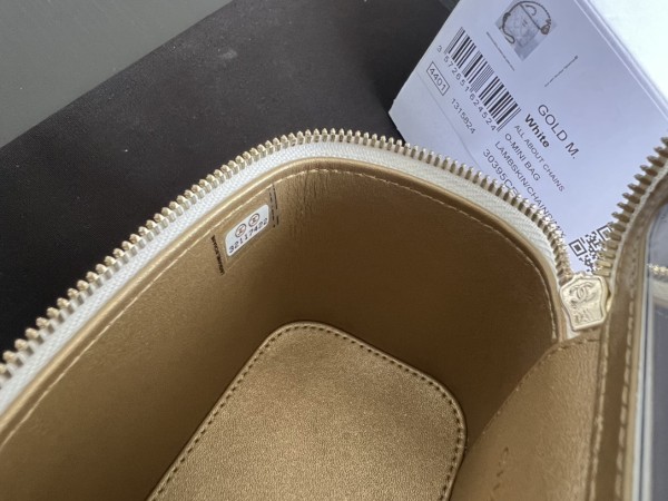  Handbag   Chanel AP1447  size  8.5cmx11cmx7 cm 