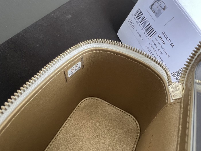  Handbag   Chanel AP1447  size  8.5cmx11cmx7 cm 