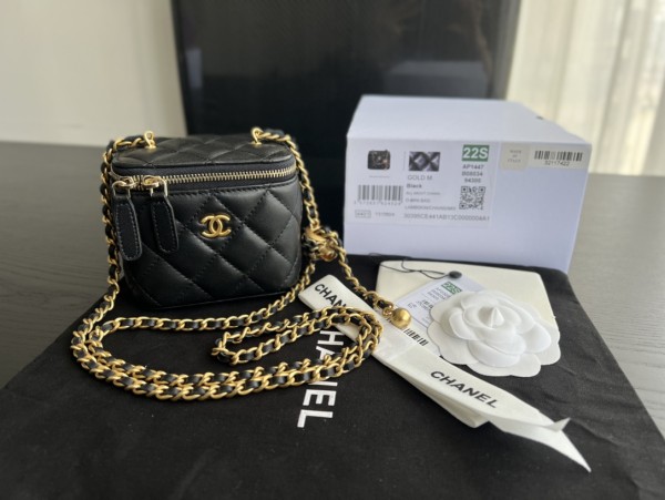  Handbag  Chanel  AP1447  size  8.5cmx11cmx7 cm