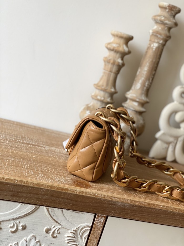  Handbag Chanel 3213  size  13*17*6  cm