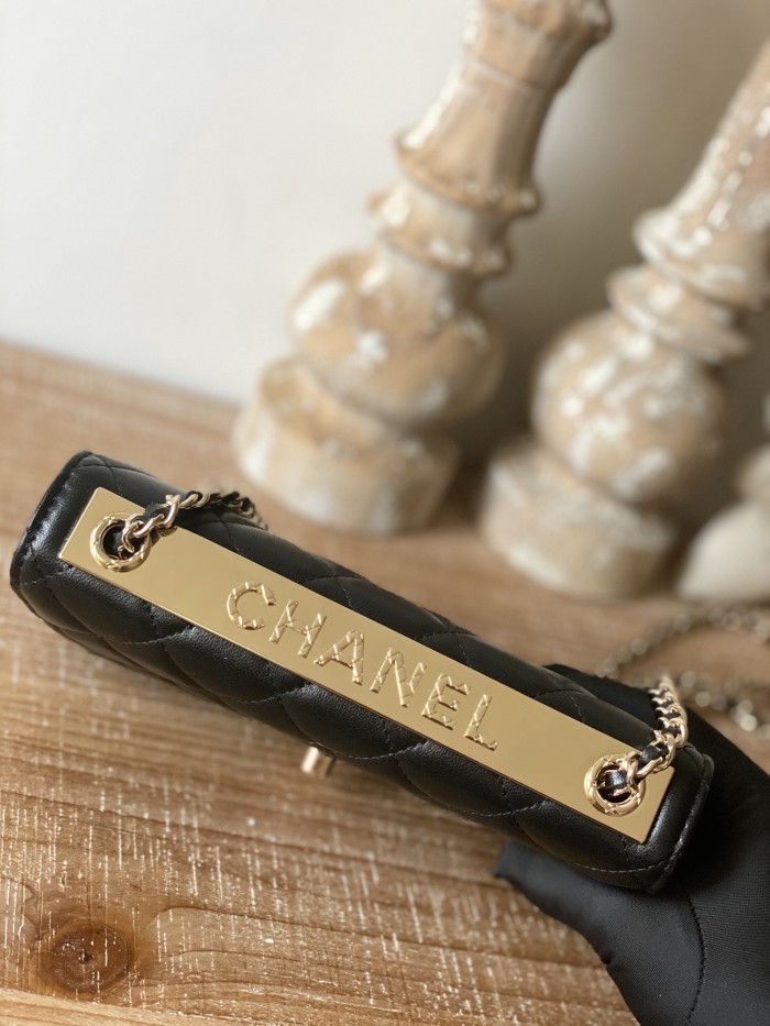  Handbag   Chanel  88632  size  19 cm