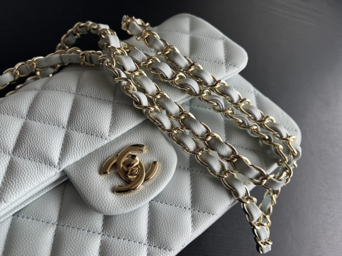 Handbag Chanel  size  23 cm