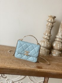  Handbag   Chanel  81197  size  9.5×13×6 cm