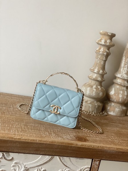  Handbag   Chanel  81197  size  9.5×13×6 cm