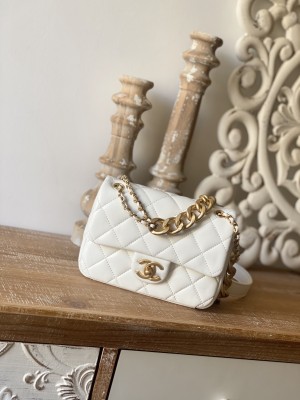 Handbag   Chanel  As3109  size  19*14*6 cm