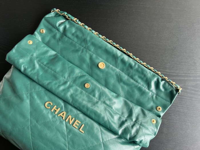 Handbag Chanel  size  39cmx42cmx8 cm