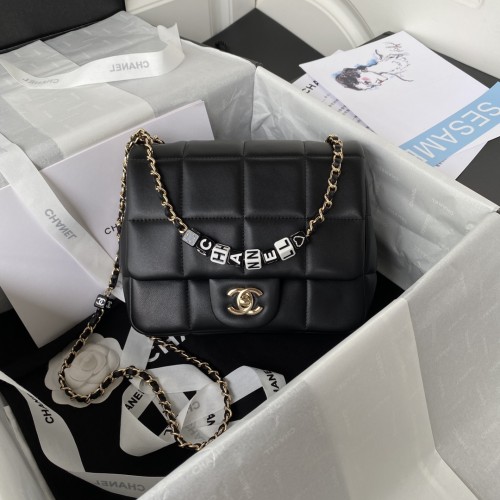 Handbag   Chanel  AS3331  size  19*16.*7.5 cm