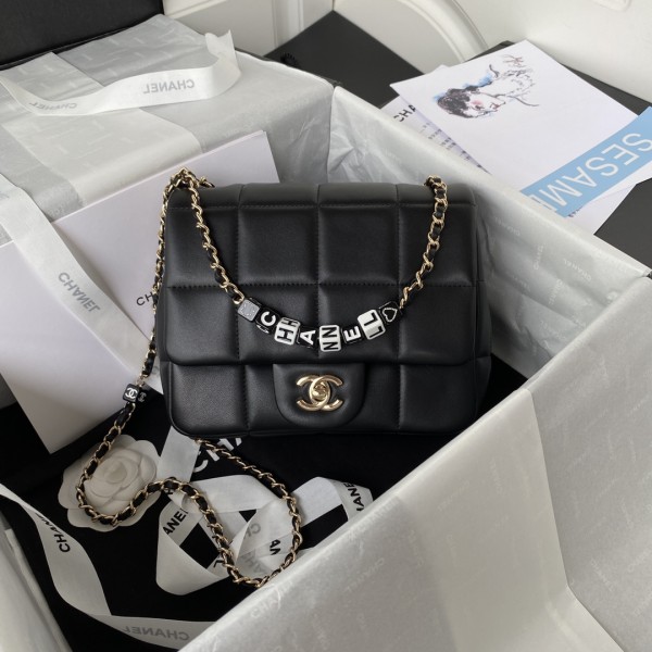 Handbag   Chanel  AS3331  size  19*16.*7.5 cm