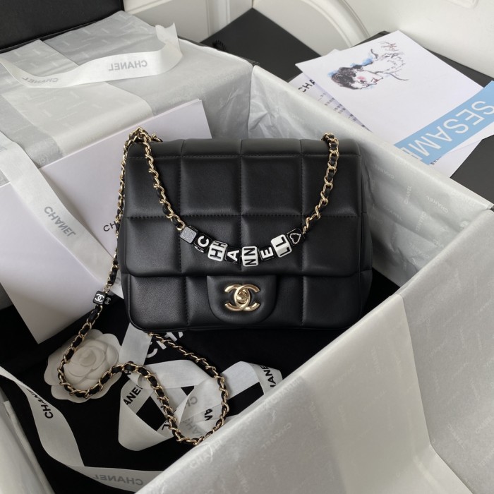  Handbag   Chanel  AS3331  size  19*16.*7.5 cm