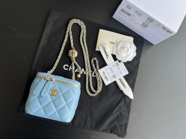  Handbag   Chanel  AP1447  size  8.5cmx11cmx7 cm 