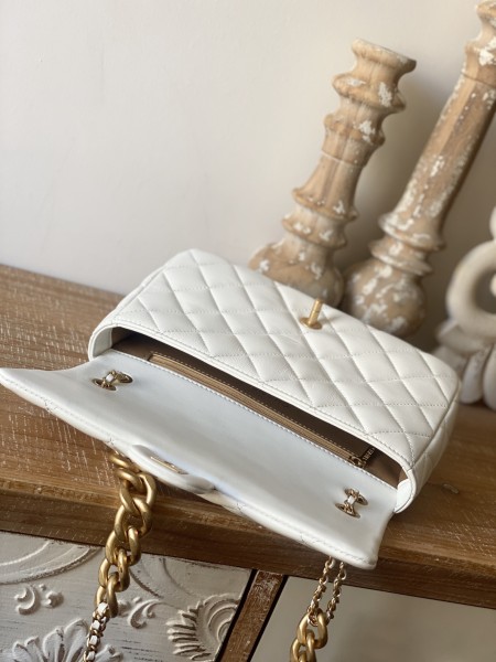  Handbag   Chanel  As3110  size  25*16*6.5 cm