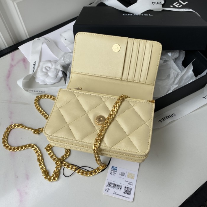  Handbag  Chanel AP2635  size 11x15.5x4.5 cm