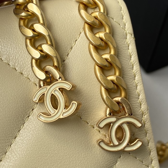  Handbag  Chanel AP2635  size 11x15.5x4.5 cm