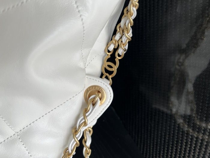 Handbag  Chanel  size  51cmx40cmx9 cm