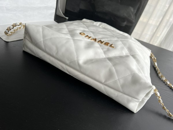 Handbag  Chanel  size  51cmx40cmx9 cm