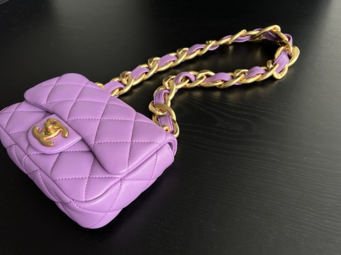  Handbag   Chanel  size 17 cm 