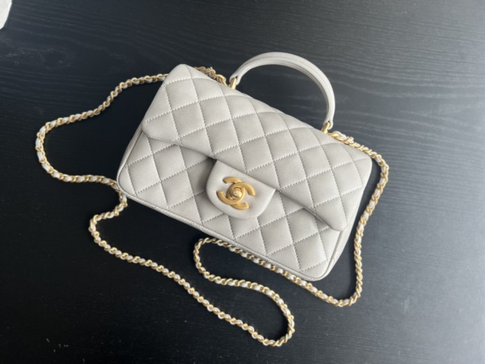  Handbag   Chanel  AS2431 size  20cmx13cmx9 cm