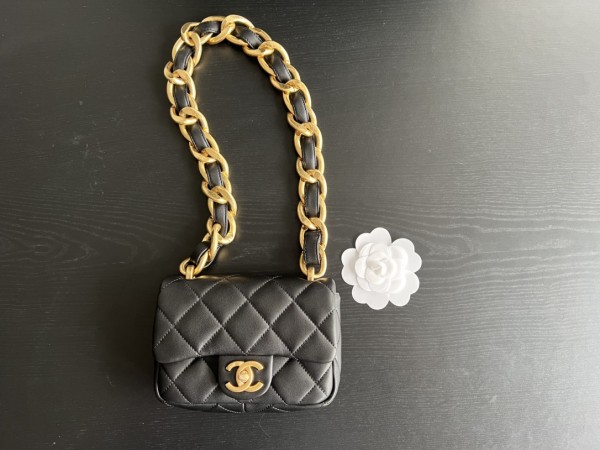  Handbag  Chanel  size 17 cm