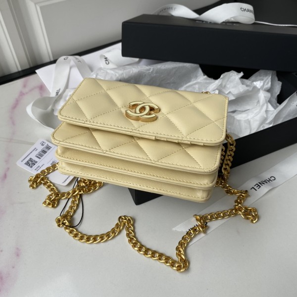 Handbag  Chanel AP2635  size 11x15.5x4.5 cm