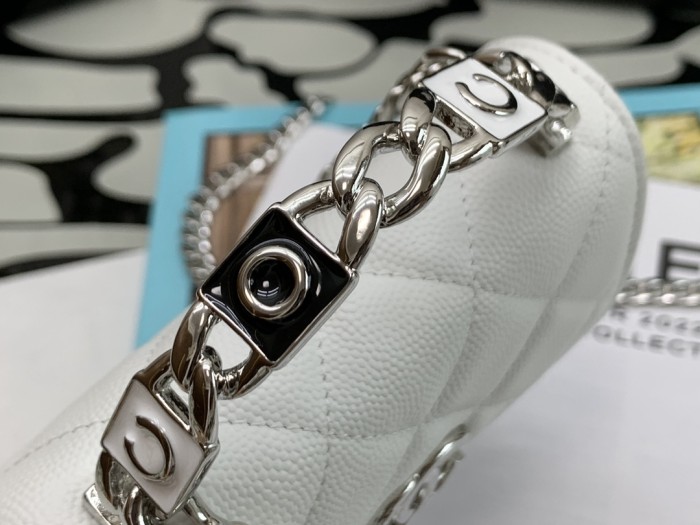  Handbag  Chanel  size 13*9.5*6* cm