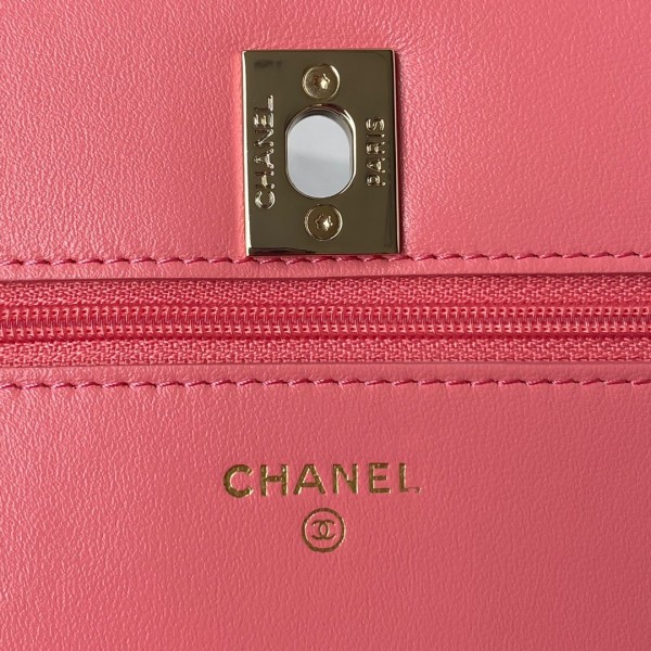  Handbag  Chanel  size  12.3x19.2x3.5 cm