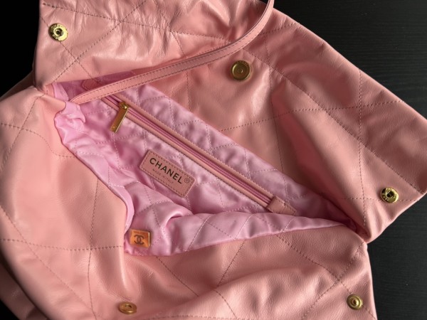  Handbag  Chanel  size  39cmx42cmx8  cm