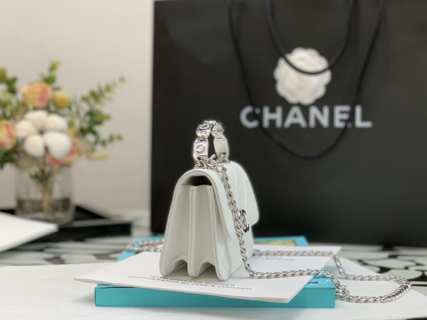  Handbag  Chanel  size 13*9.5*6* cm