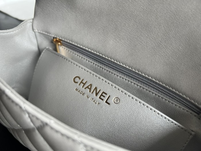  Handbag   Chanel  AS2431 size  20cmx13cmx9 cm