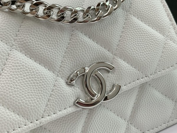  Handbag  Chanel  size 13*9.5*6* cm