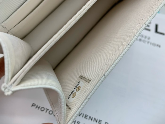  Handbag  Chanel  size 13*9.5*6* cm