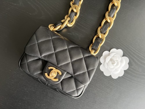  Handbag  Chanel  size 17 cm