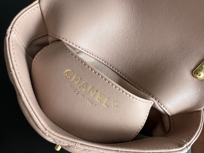  Handbag   Chanel  size  17 cm