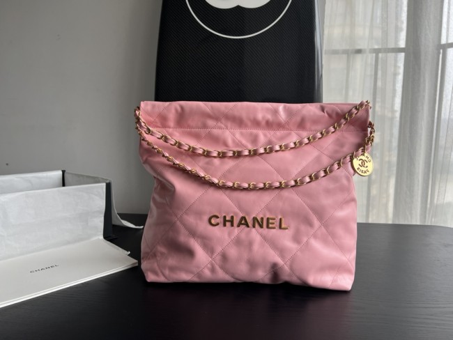  Handbag  Chanel  size  39cmx42cmx8  cm